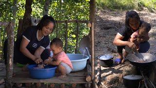 Kitchen floor - cooking with daughter - new life of a single mother