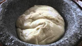 How to Make Mochi the Traditional Way (Mochitsuki)