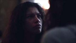 Rue and Lexi Kiss (euphoria 1x05)