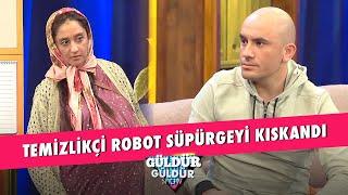 Temizlikçi Robot Süpürgeyi Kıskandı - Güldür Güldür Show