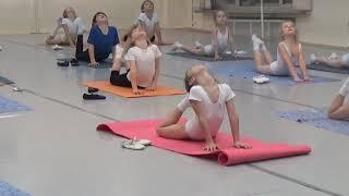 Sophia, Isabella e Alice Aula de Ballet - Aula 8 - coreografia. Alongamento