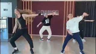 Girly hip hop  (Герли хип-хоп)  Наставник: Елизавета Кирсанова  г. Екатеринбург