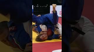 Crazy strangle from Naguchev! 