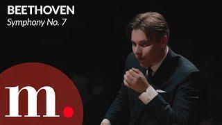 Klaus Mäkelä conducts Beethoven's Allegretto from his Symphony No. 7—With the Orchestre de Paris