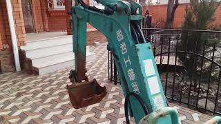 Японский мини экскаватор KOBELCO SK 09 SR на гидравлических джостиках.