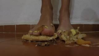 @goddessliza89 crush food barefoot