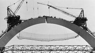 1965: Final piece of the Gateway Arch put in place