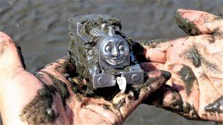 Thomas & Friends are under the tree RiChannel