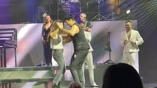 Chayanne sube a fan a bailar - “Bailando Bachata” En vivo Austin Texas, 2024 Moody Center