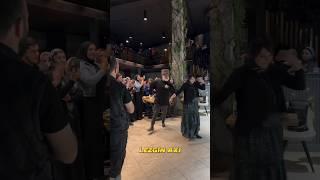 КРАСИВЫЙ ТАНЕЦ АКСАКАЛА #shorts