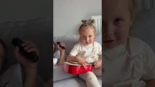 Мишель поет любимую песню