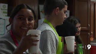 Flowing Wells High School students help each other through finals — with hot coco