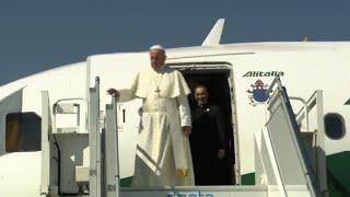 Le pape François arrive à Genève en Suisse