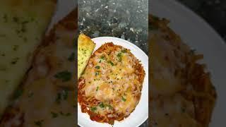 Ground turkey, spaghetti, and cheesy garlic bread