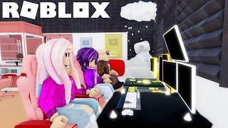 We became FAMOUS Youtubers! | Roblox: YouTube Simulator