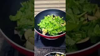 Aalu palak baigan ki sabji vlog #veglovers # ricepe #youtubeshort #youtube #foodie