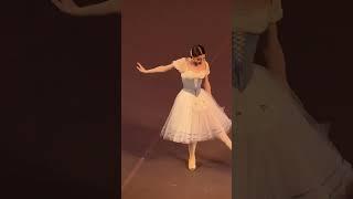 Мария Виноградовадиагональ Жизели на одной ножке - беззаботно,естественно, с игривой лёгкостью