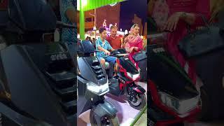 Faizan Haq visits EVEE stall