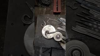 Изготовление кованых элементов на станке холодной ковки. Forged elements on a cold forging machine.