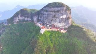 A huge ancient temple was discovered under a cliff in Guizhou, which is more than 1,000 years old