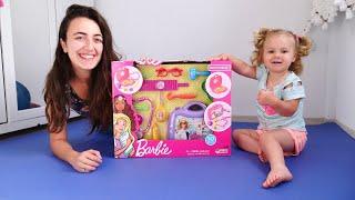 Anne Vlog. Sevcan Derin için Barbie doktor setini getiriyor! Çocuklar için video!