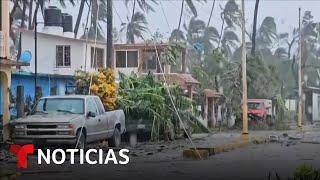 "¡Nos estamos inundando!": en Oaxaca suplican por ayuda ante la tormenta | Noticias Telemundo