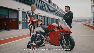 Panigale V4 MY21 Обучающее видео 4 Угловой ABS в режиме "Front Only"