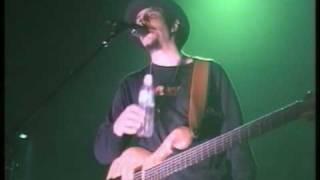 Les Claypool BEATEN BY A PLASTIC BOTTLE IN CONCERT xD OWNED!