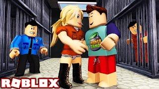 KISSING A PRISONER IN ROBLOX PRISON LIFE?!