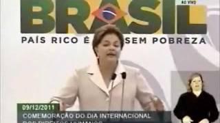 Presidenta Dilma entrega o Prêmio Direitos Humanos 2011 à Mãe Flavia Pinto