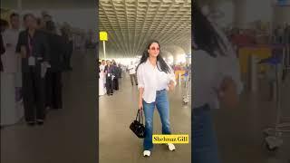 Take a cue from #shehnazgill and opt for a simple"WHITE SHIRT"for a comfy yet classy airport look