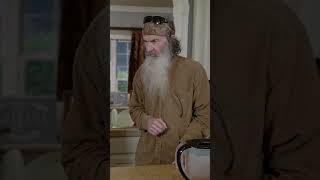 Phil Robertson Won't Drink Uncle Si's Tea Until He Watches Someone Else Do It First