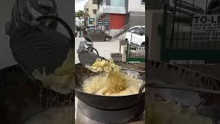 Desi potato uncle chips making on streets of #bangalore #unclechips #potatochips #foodshorts #shorts