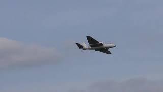 Great Sounding Canberra PR9 Fast Flypast