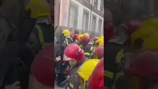 Драка пожарных с полицией в Испании #police #fireman