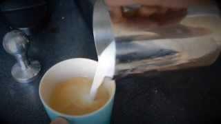 Making a Late macchiato with the Ascaso Dream en Grinder