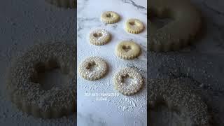 Linzer Cookies