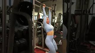 Abs train Daniela Blazheva personal trainer