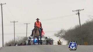 Traveling by horseback in the city: Is it legal?