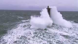 Big waves hitting lighthouse