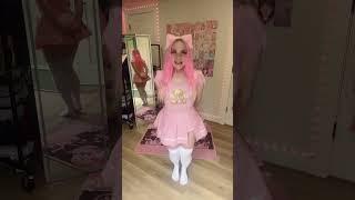 Pink cat girl bumblebee dance uwu