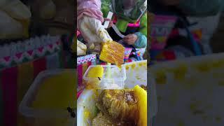 Pick wild honey in Yunnan  #wildhoney #wildbees #beekeeper