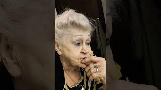 лучше быть без ума от женщины... #юмор #приколы #шутки #бабка