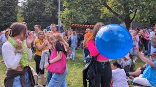 Girls have fun btp balloons at Public Event (Part 1)