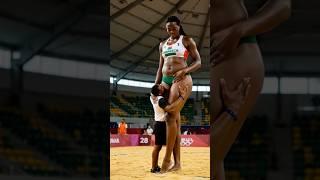 World's tallest female volleyball player in #tallwoman #tallgirlfriend #volleyball #usa