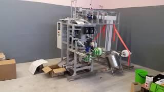 Sachet packing machine for liquid products + single wet wipe mechanism