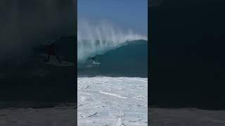 MONSTER SET WAVE AT BANZAI PIPELINE