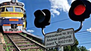 Weird Russian Railroad Crossing with Car Alarm Siren & 1960s Soviet Train