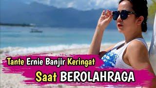 Gaya Tante Ernie Berolahraga Makin Hot, Keringatnya Bercucur Deras