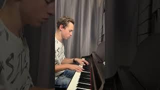 Xolidayboy Моя хулиганка на пианино холидей бой холидейбой бой #piano @Xolidayboy___  мания бокал